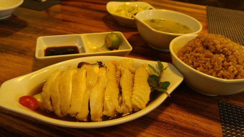 Cùng thưởng thức món cơm gà Hải Nam nổi tiếng ở Singapore