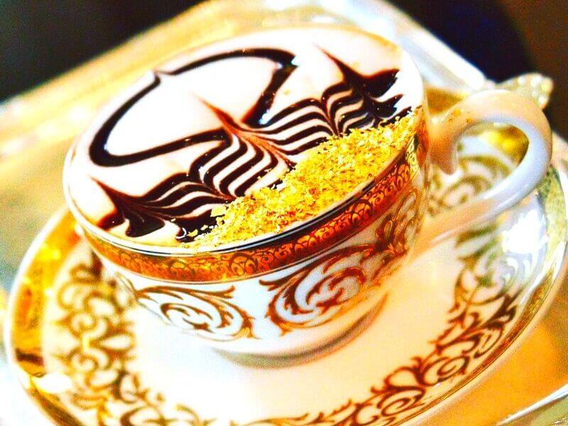 Cốc cappuccino phủ vàng