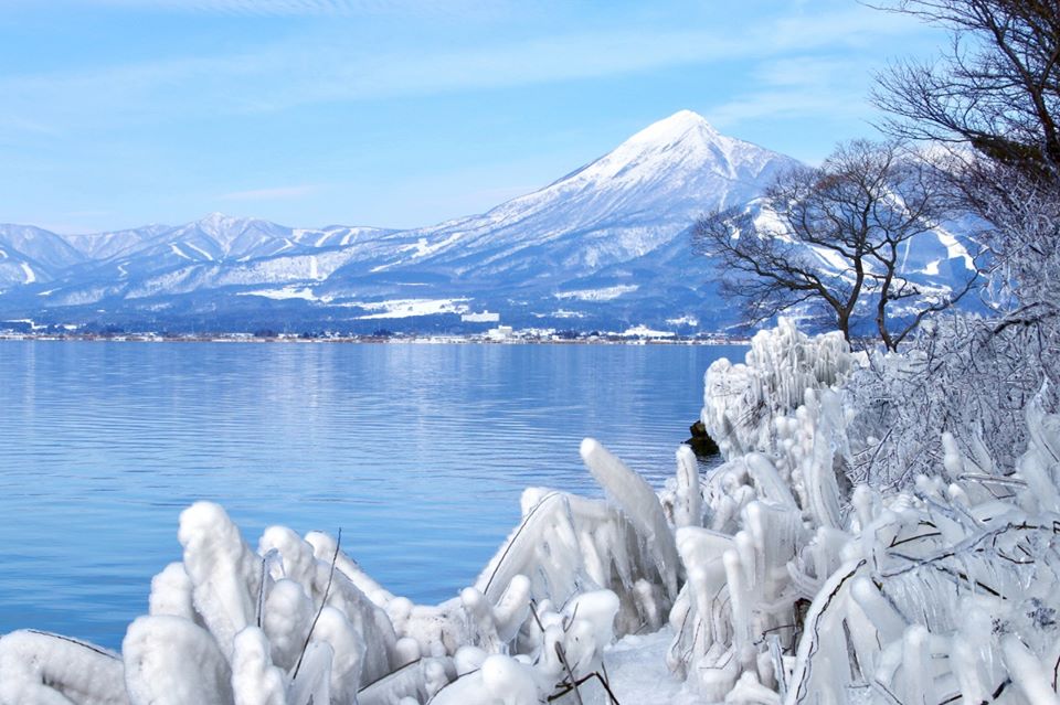 Khung cảnh mùa đông tại hồ Inawashiro